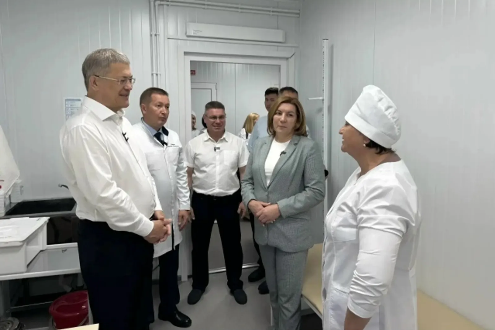 Радий Хабиров: «Низкий поклон всем нашим медикам на селе»!