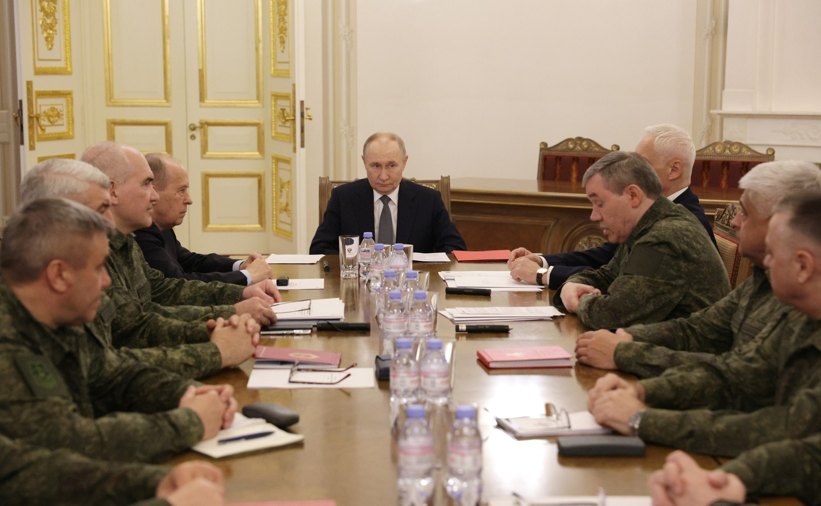 Путин провёл совещание с руководством Минобороны и Генштаба