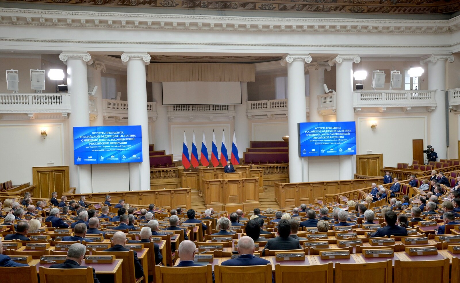 Путин принял участие в  заседании Совета законодателей