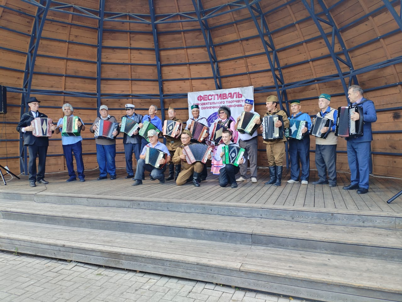 Ради праздника гармонистов жительница Башкирии научилась играть за ночь