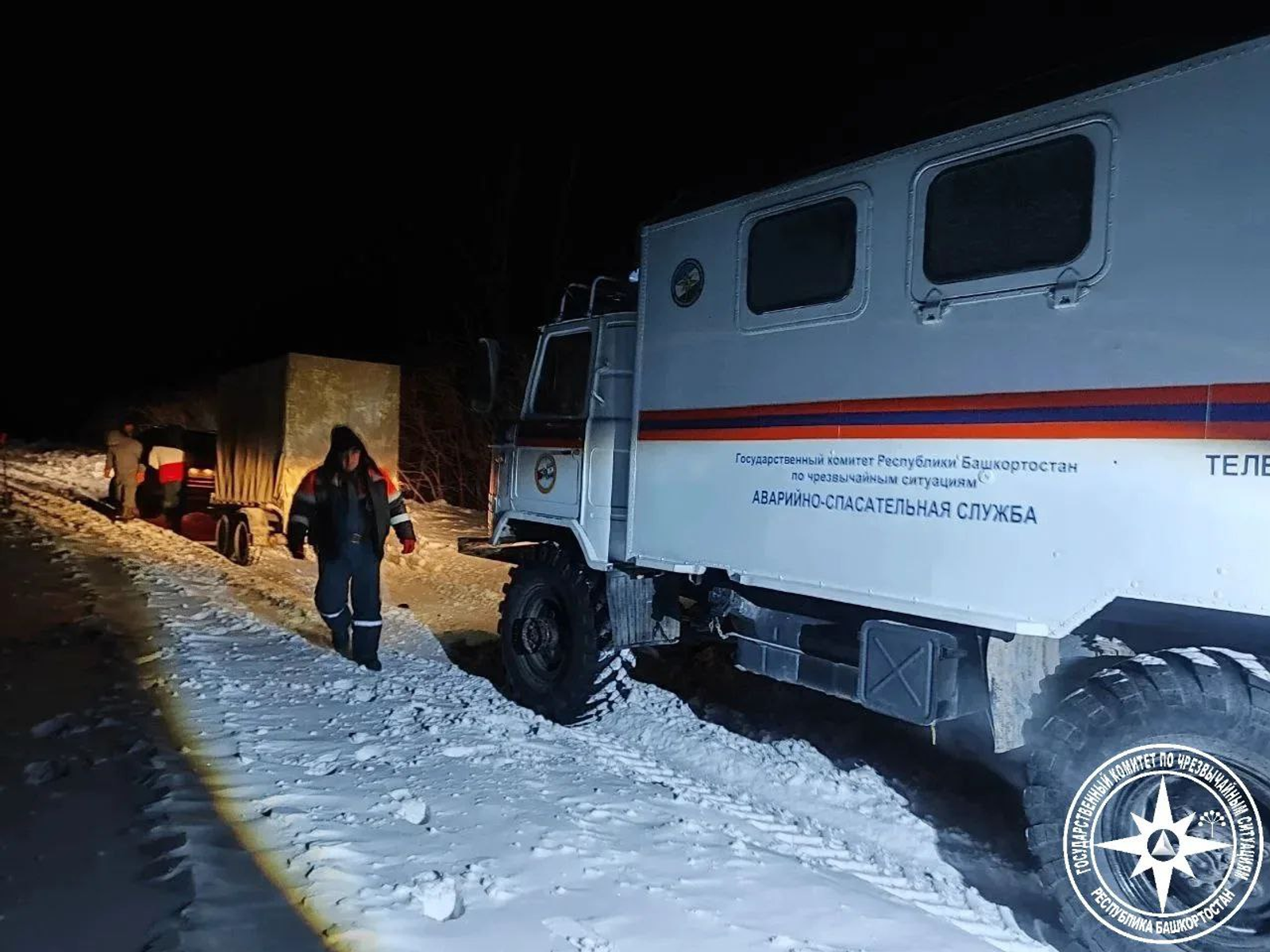 В Башкирии спасатели помогли двум мужчинам, у которых застрял автомобиль