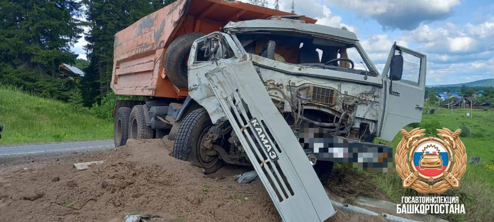 В Башкирии погиб водитель КАМАЗа, пассажир госпитализирован