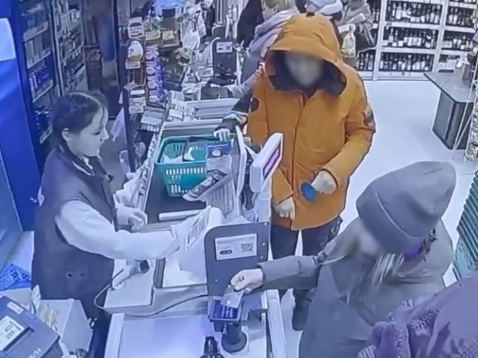 В Уфе установлены двое подозреваемых, которые расплачивались найденной картой