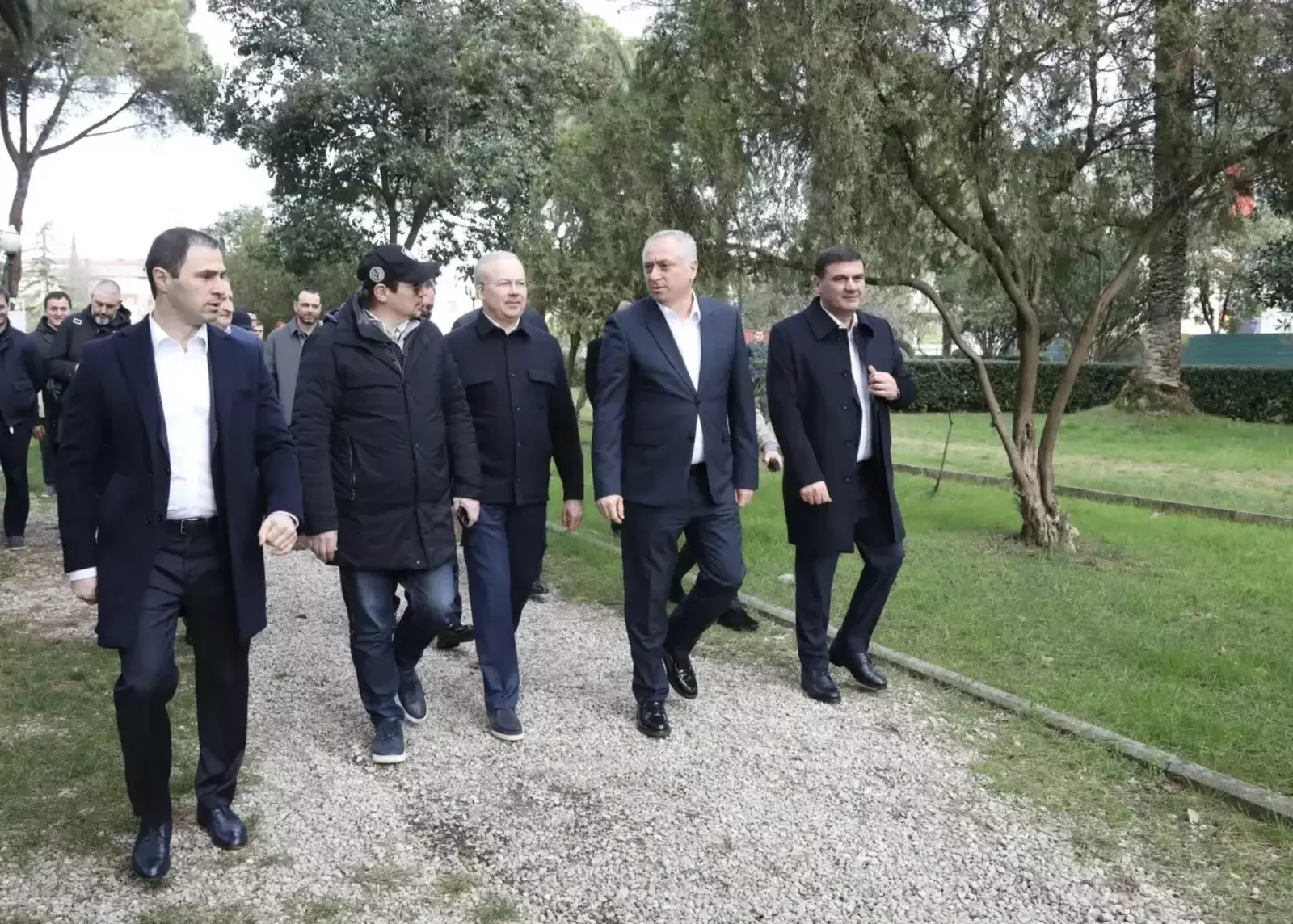 Андрей Назаров осмотрел ход реконструкции набережной Диоскуров в столице Абхазии