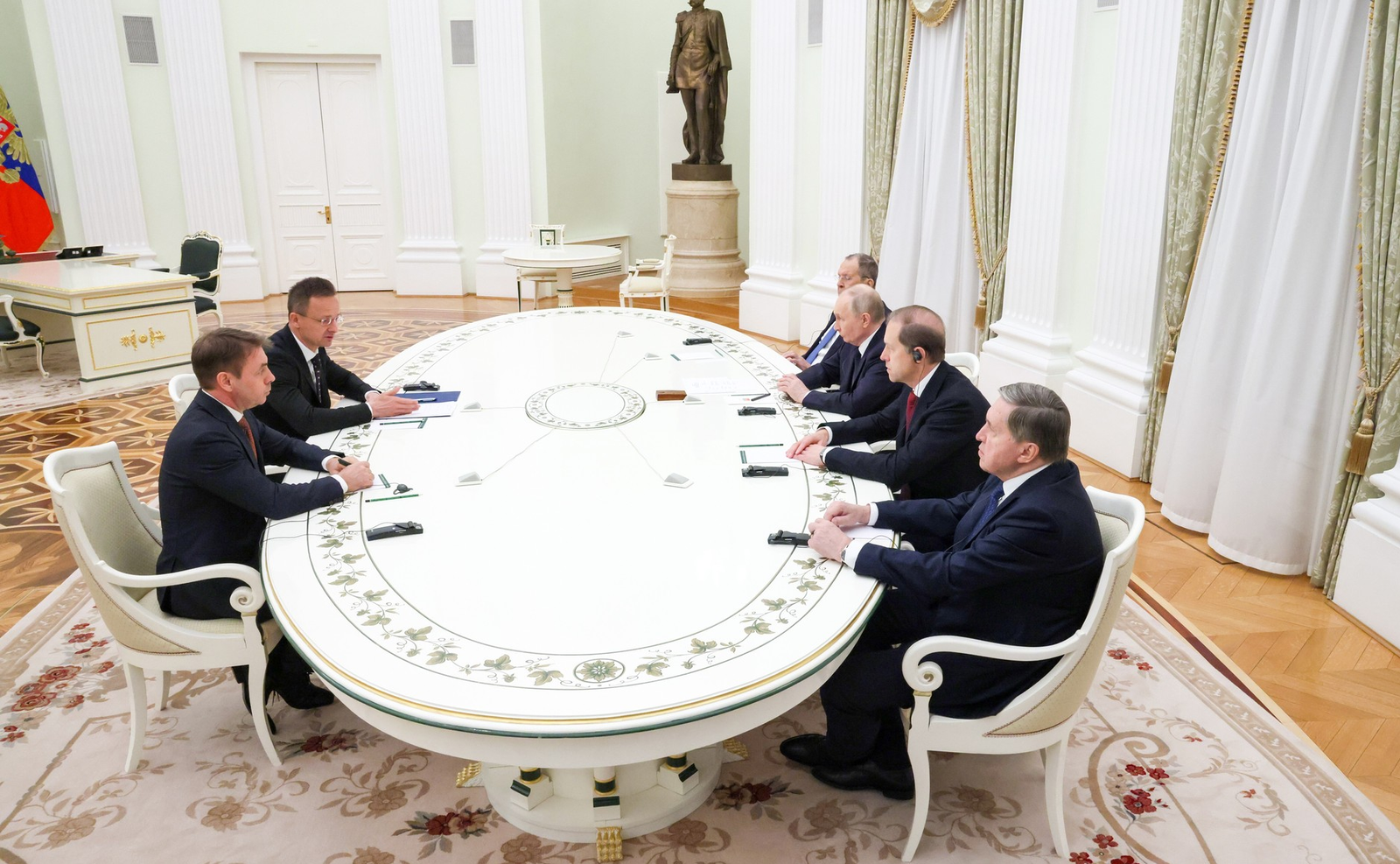 Путин встретился с главой МИД Венгрии Сийярто