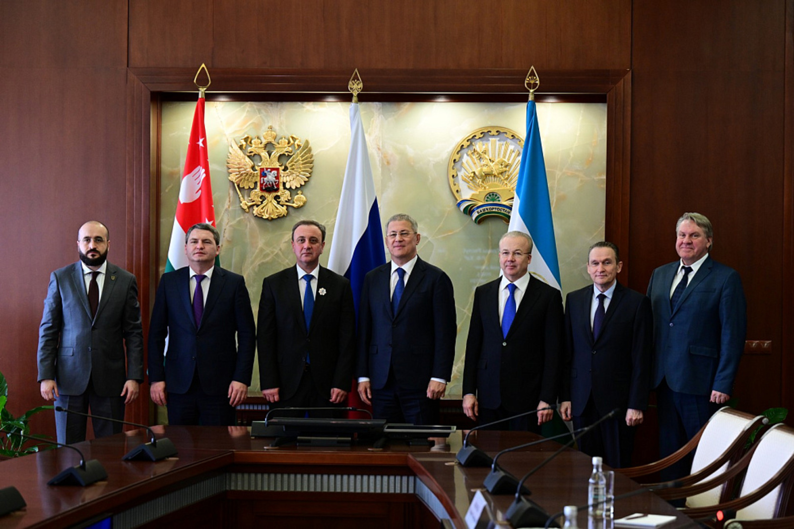 Радий Хабиров встретился с премьер-министром  Абхазии Владимиром Делба