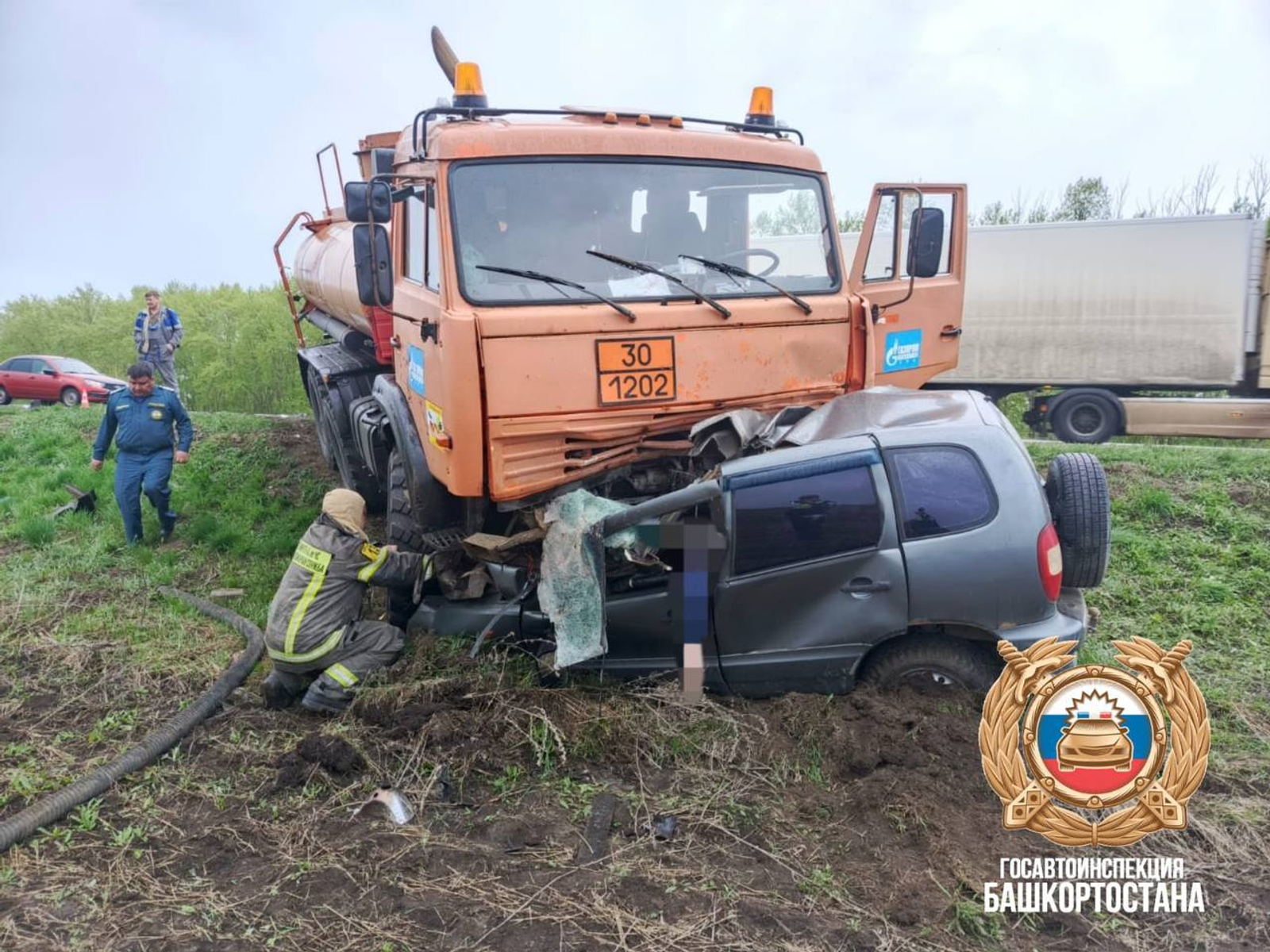В Башкирии в ДТП с КамАЗом и Нивой  погибли два человека