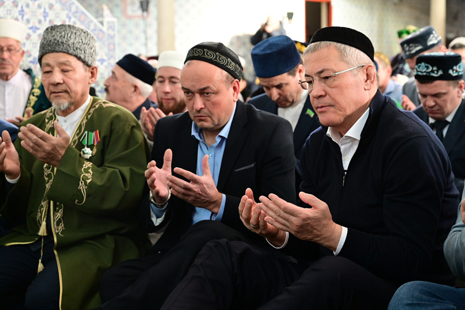 Радий Хабиров принял участие в намазе в честь праздника Ураза-байрам