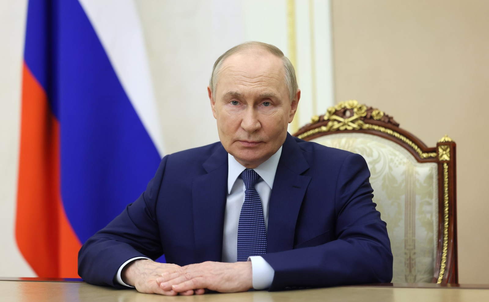 Путин поздравил сотрудников органов следствия