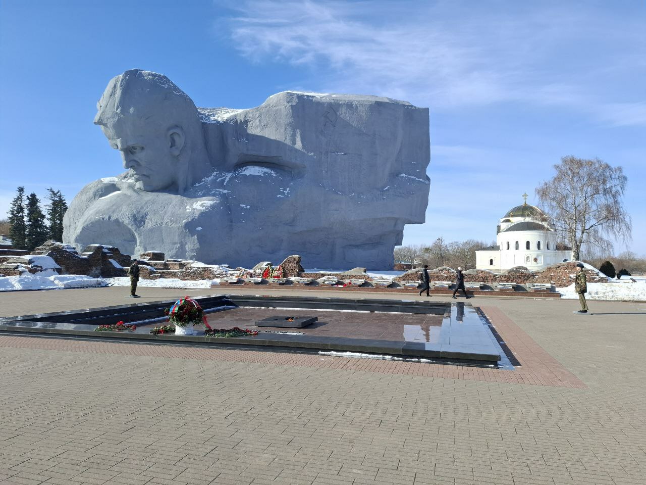 ЗУБРЫ УКРЕПЛЯЮТ ДРУЖБУ