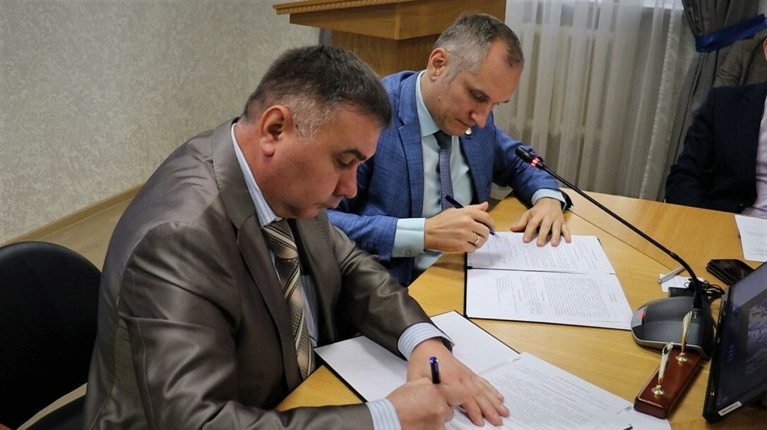 ТЕПЕРЬ СТУДЕНТЫ ДРУЖАТ С ЗУБРАМИ