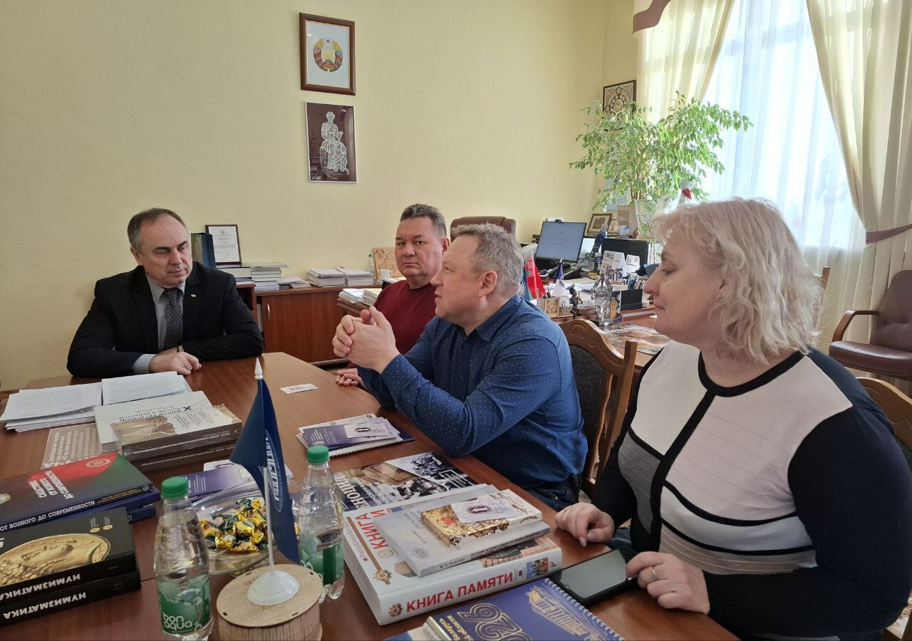 ЗУБРЫ УКРЕПЛЯЮТ ДРУЖБУ