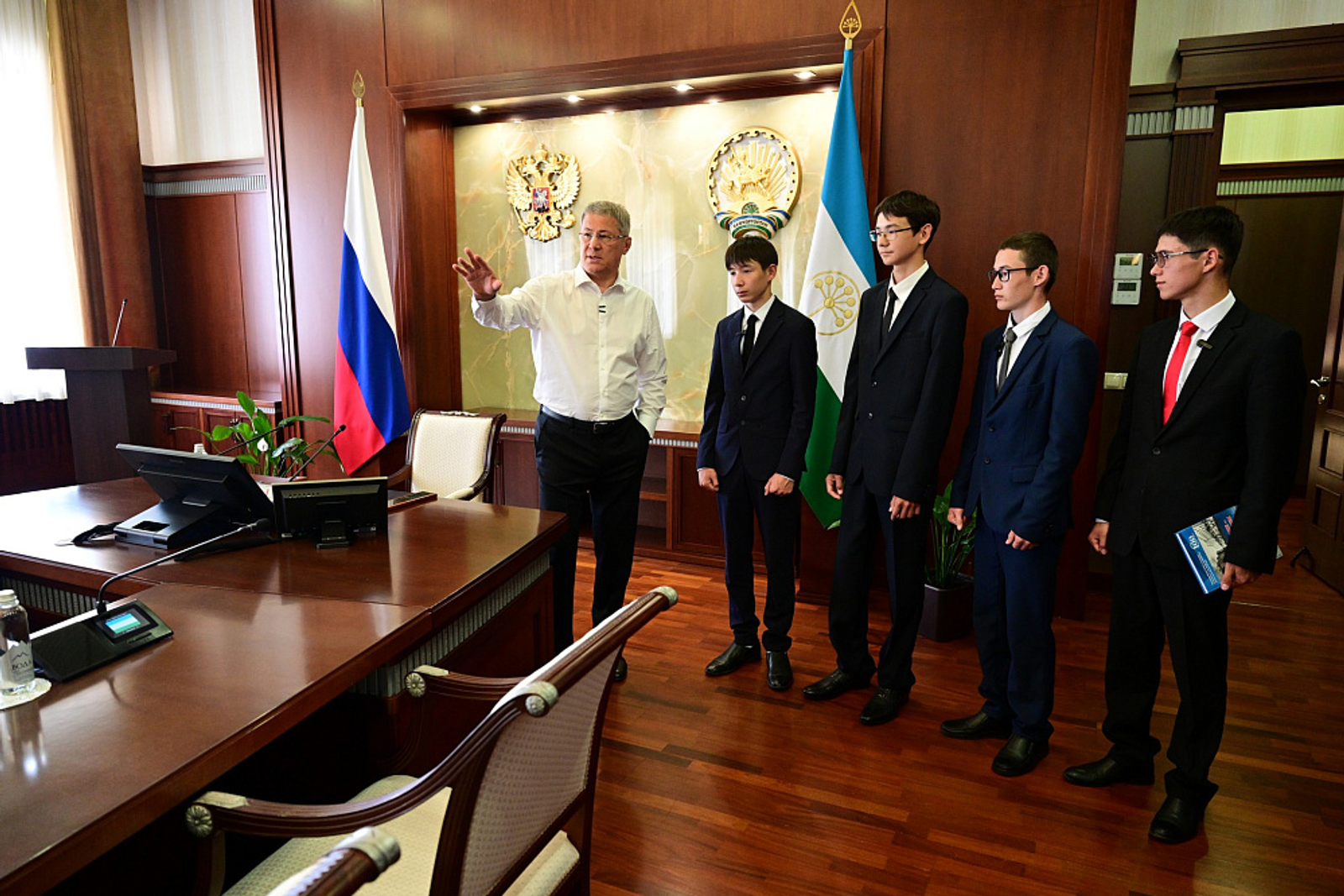 Ученики Стерлитамакского лицея-интерната посетили рабочий кабинет Главы Башкирии