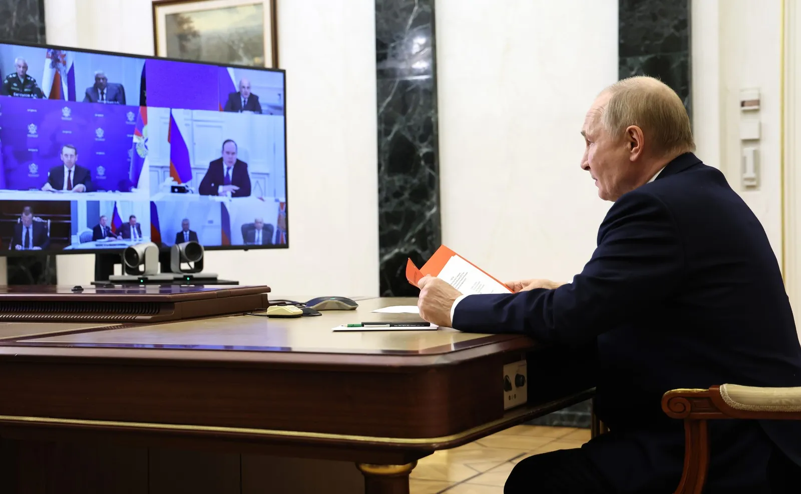 Путин провел совещание с постоянными членами Совета Безопасности