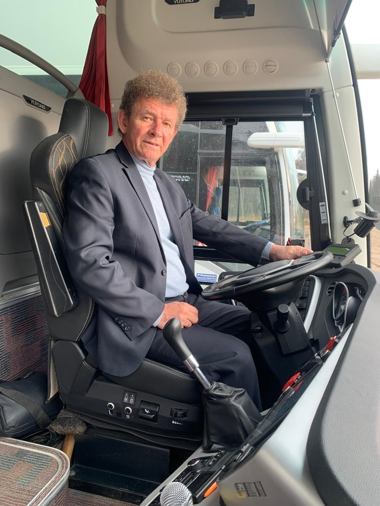 Радий Хабиров: «Желаю крепкого здоровья, мира семьям и удачи на дорогах»