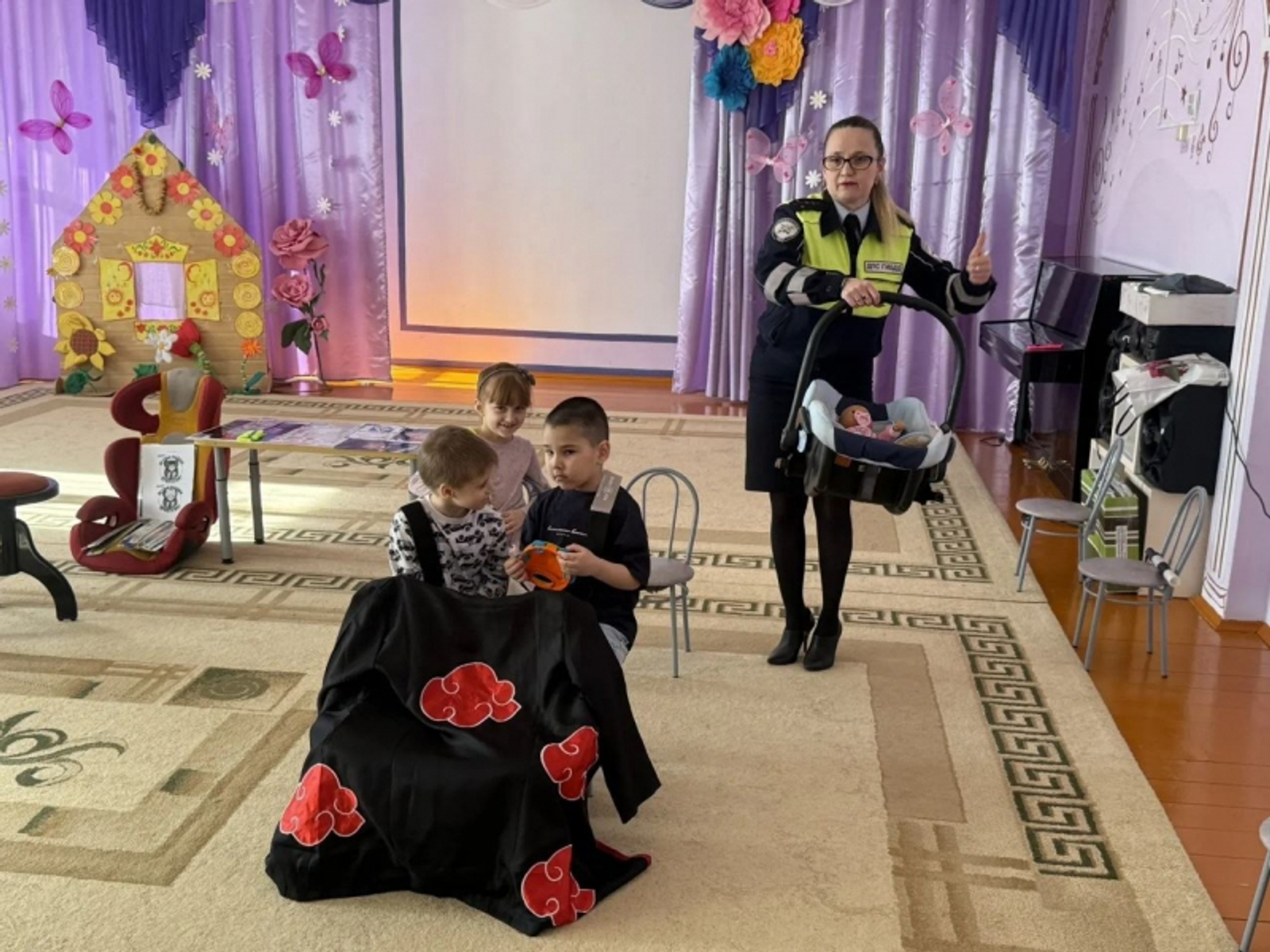 Маленьким участникам дорожного движения напомнили основные правила