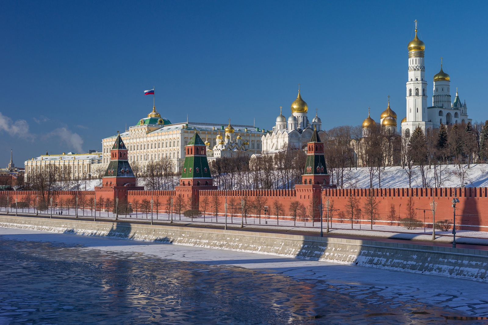 Президент Путин поздравил с Новым годом Радия Хабирова