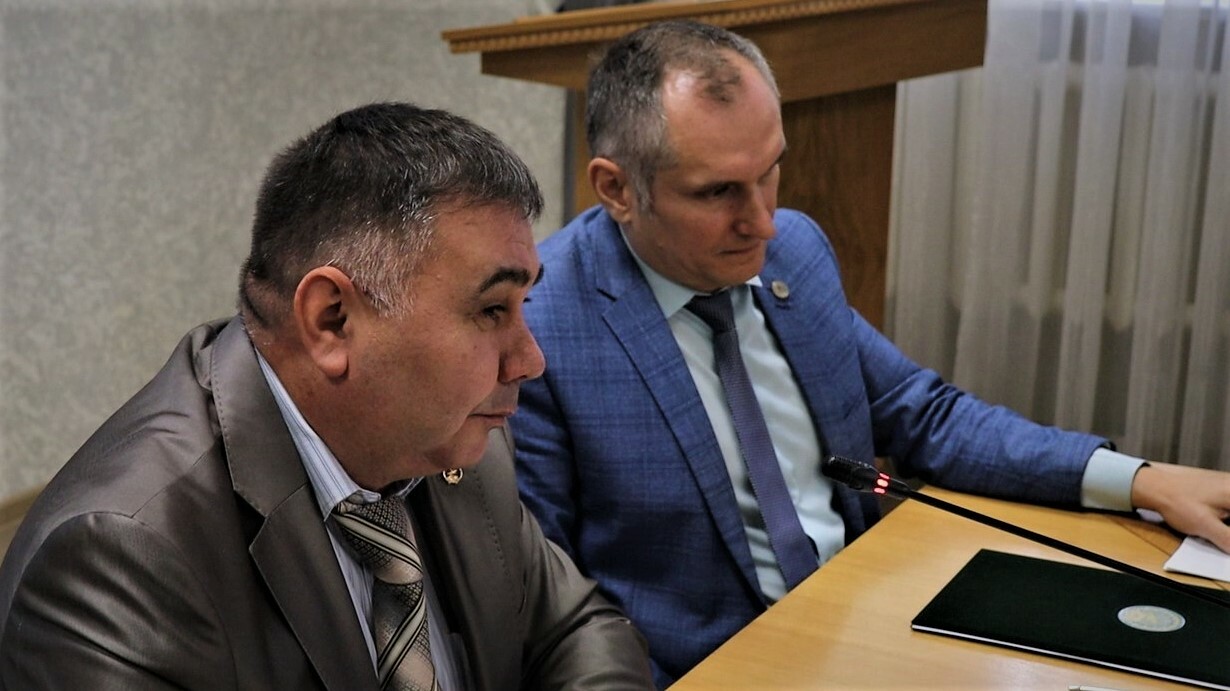 ТЕПЕРЬ СТУДЕНТЫ ДРУЖАТ С ЗУБРАМИ