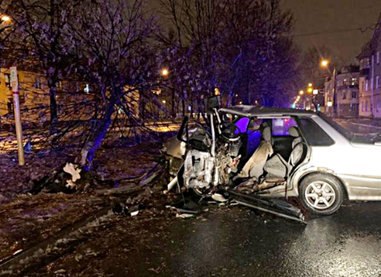 В Уфе ВАЗ-2115 врезался в дерево, водитель погиб