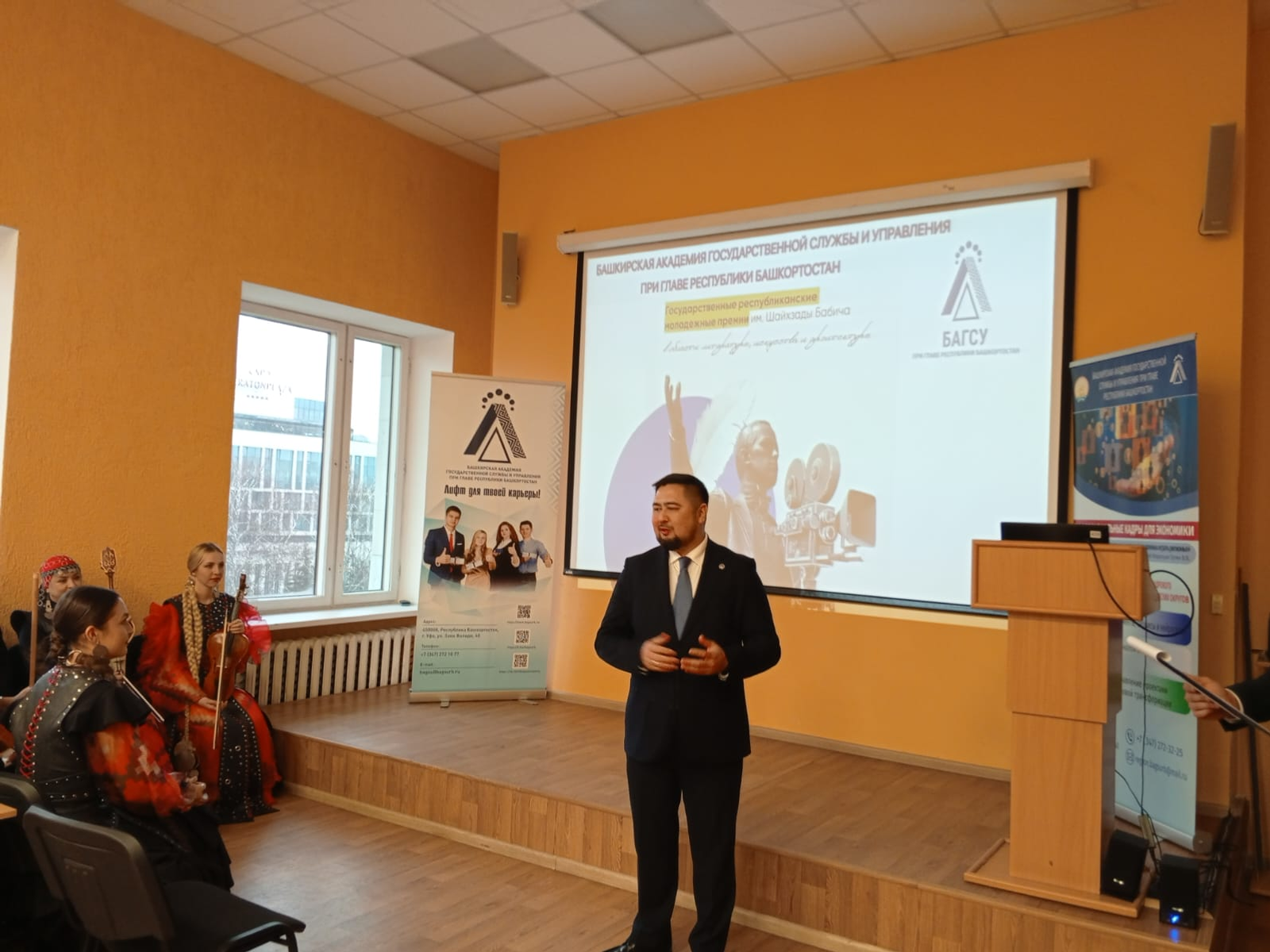 Достойны все, но премия одна