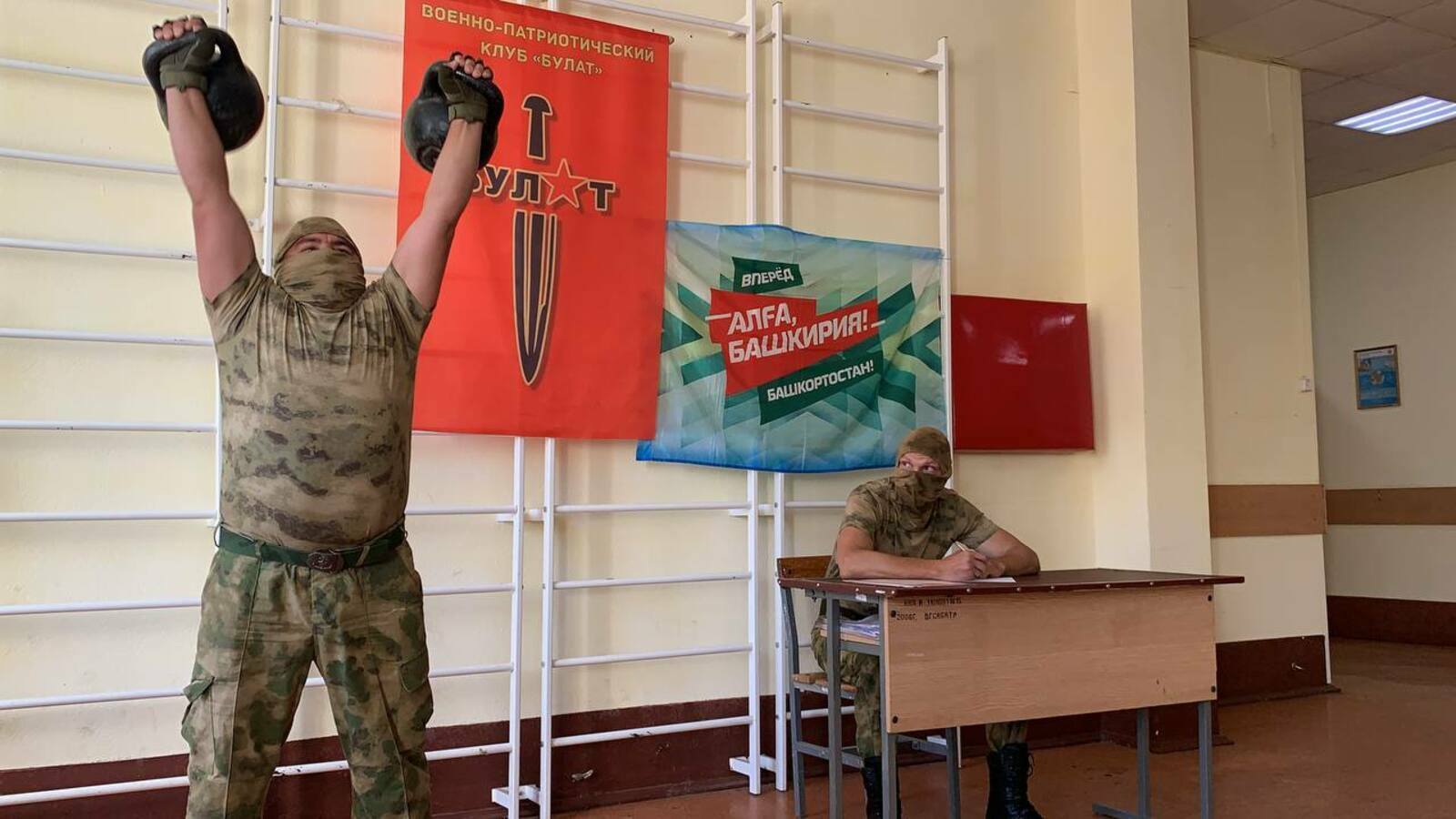 В батальоне имени Минигали Шаймуратова состоялись соревнования по гиревому спорту