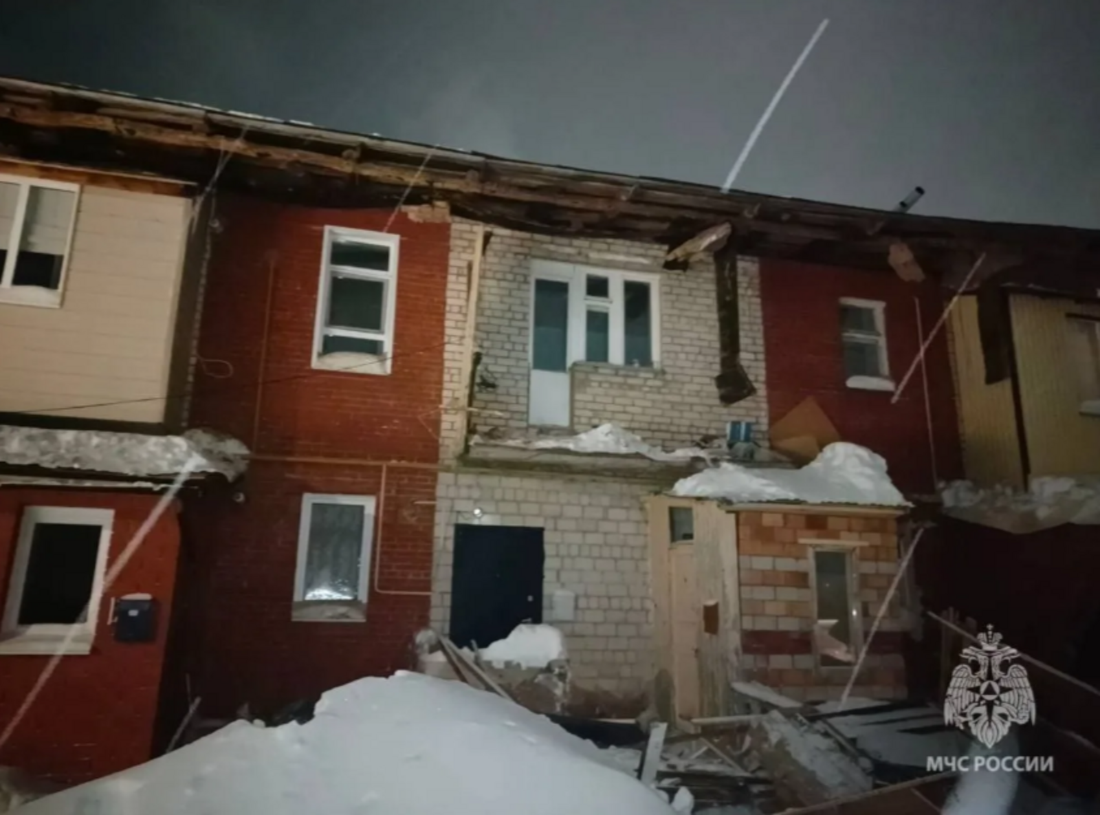 В Кушнаренкове обрушилась кровля жилого дома