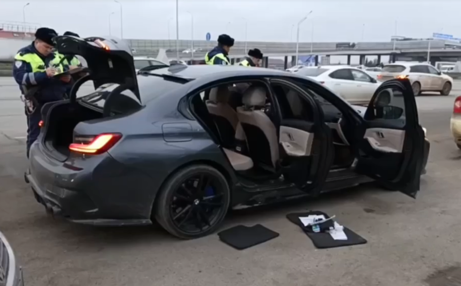 Житель Уфы устроил дрифт на парковке