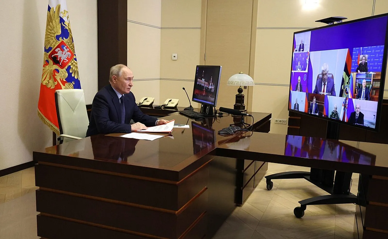 Путин провел совещание с постоянными членами Совета Безопасности