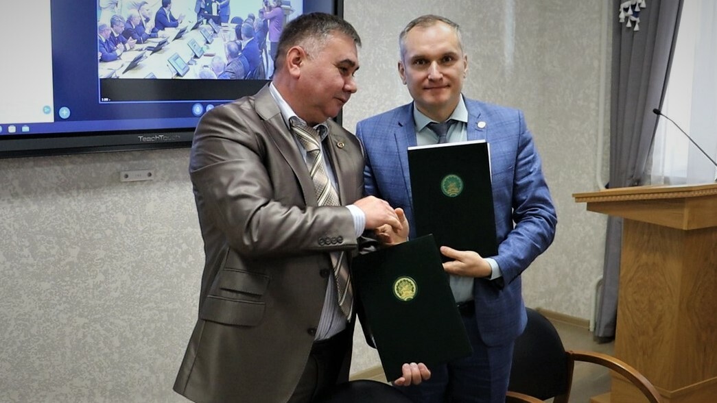 ТЕПЕРЬ СТУДЕНТЫ ДРУЖАТ С ЗУБРАМИ